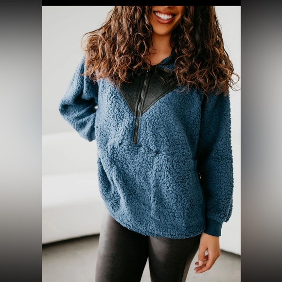 AEMI+CO Two Tone Half Zip Sherpa Sweatshirt Navy Pockets Womens Size Large - Picture 2 of 12